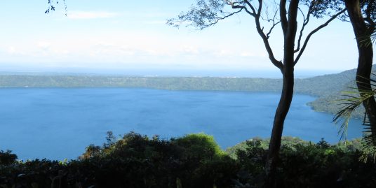 Four casitas Overlooking Laguna de Apoyo