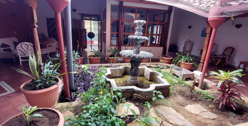 Colonial home for Rent on La Calzada Street