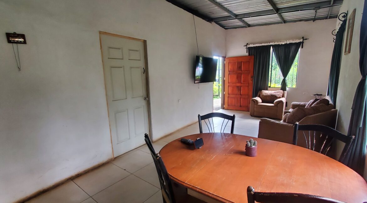 budget-friendly-home-in-leon (37)