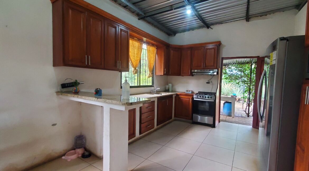 budget-friendly-home-in-leon (76)