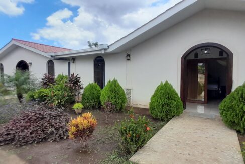 Home with Huge Open Area in Leon