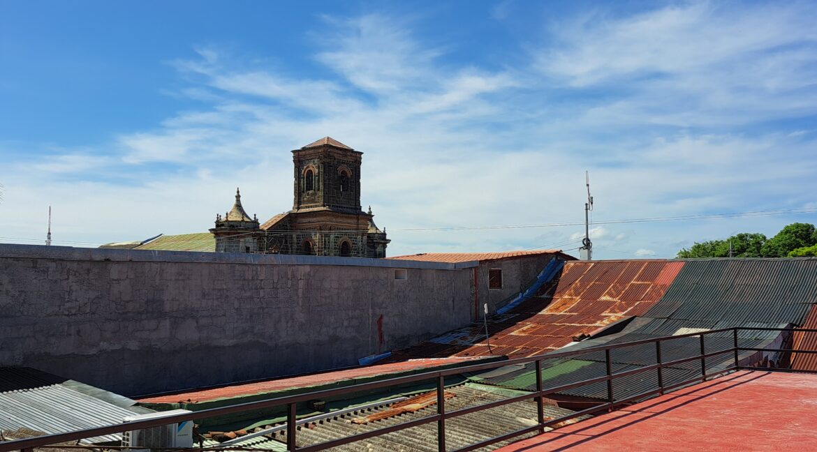 2 Story Hostel with 14 Apartments in Leon (21)
