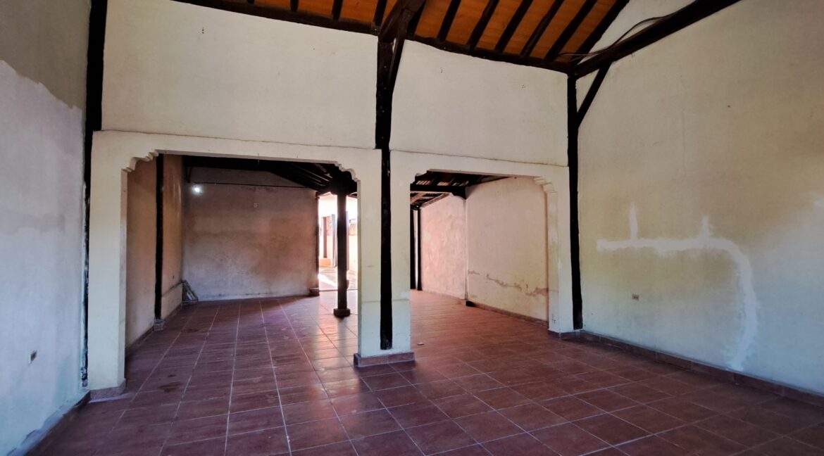 2 Story Hostel with 14 Apartments in Leon (34)