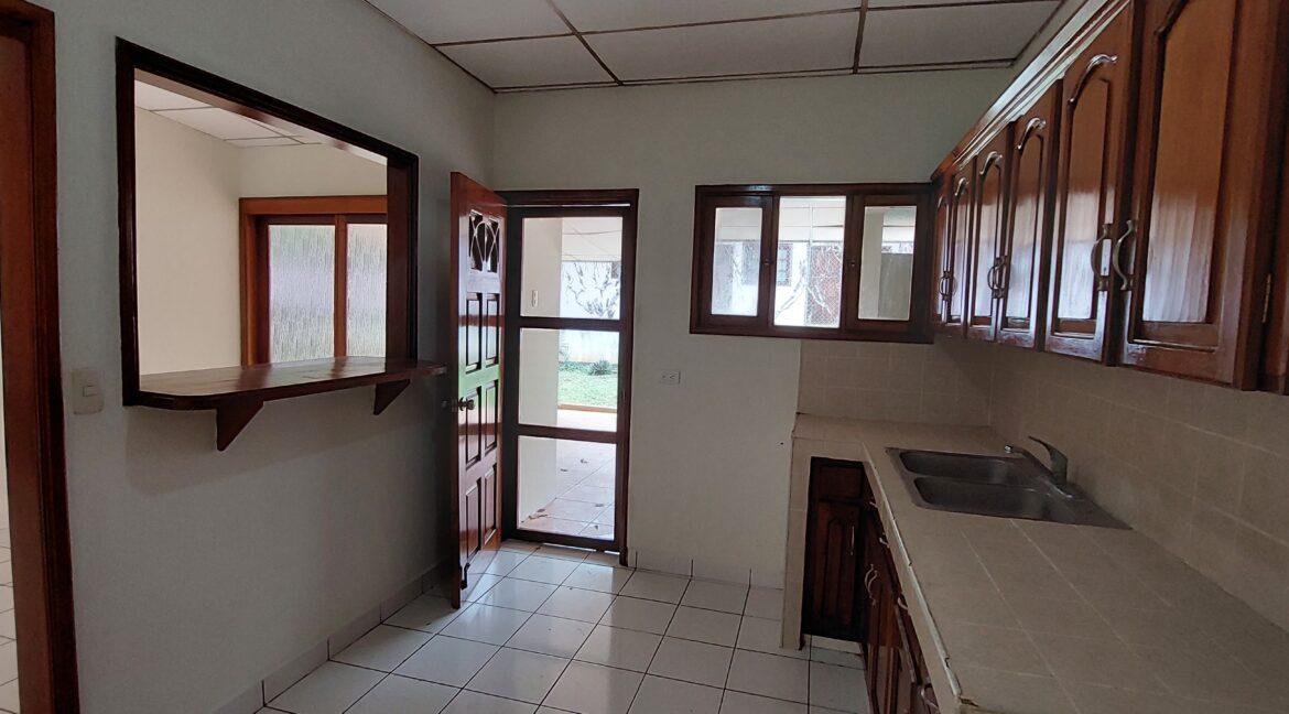 residential_home_no_hoa_fees_in_managua (54)