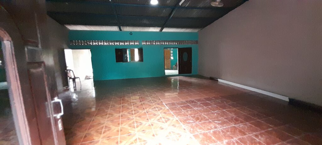 4 Bedroom Home with Garage in Guadalupe, Leon