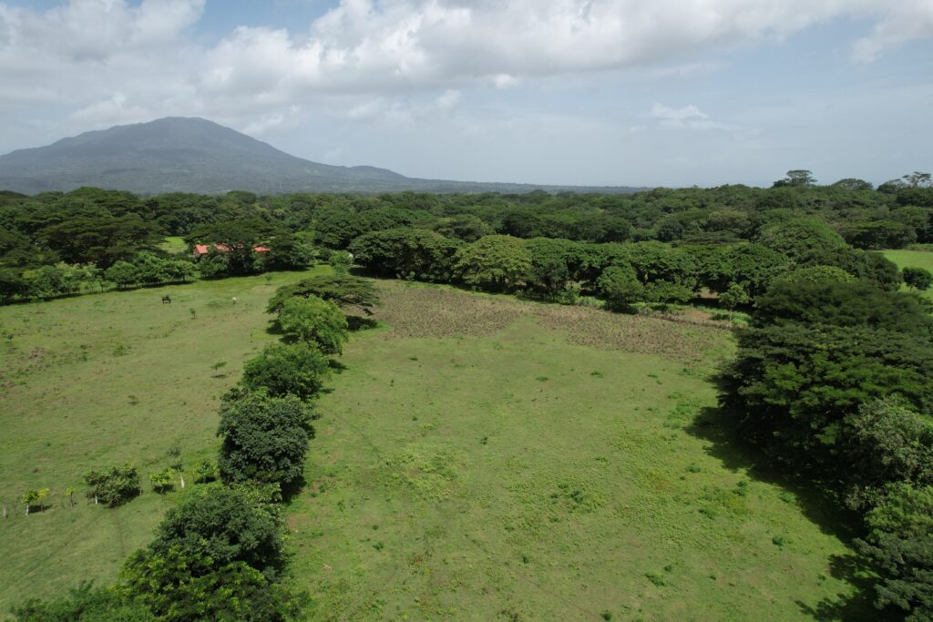 Quinta with 36 Acres with Volcano Views