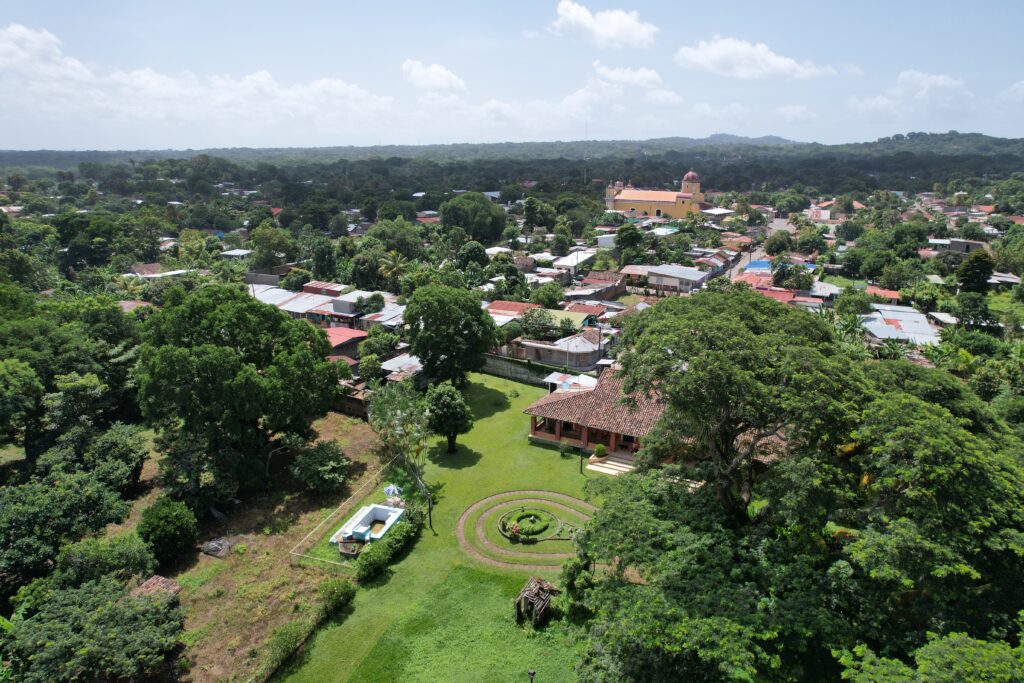 Quinta with 36 Acres with Volcano Views