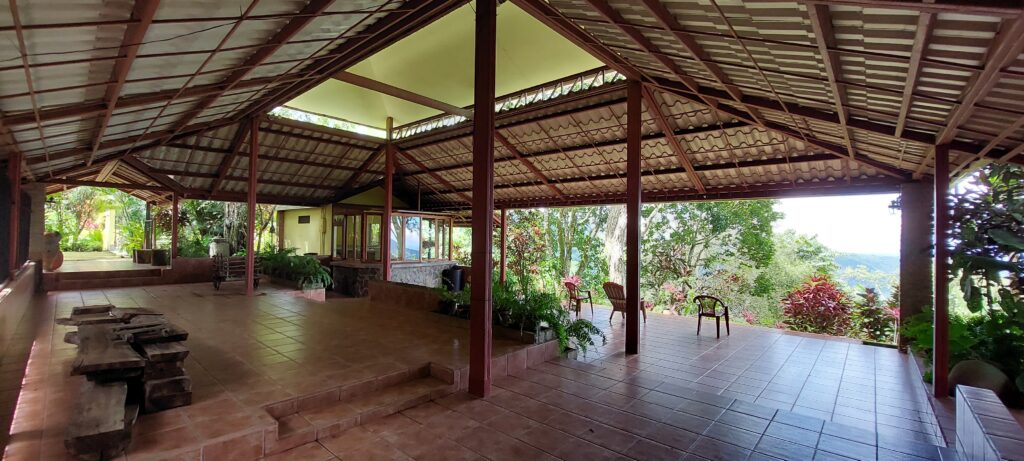 Property on 1.5 ACRES in Laguna de Apoyo