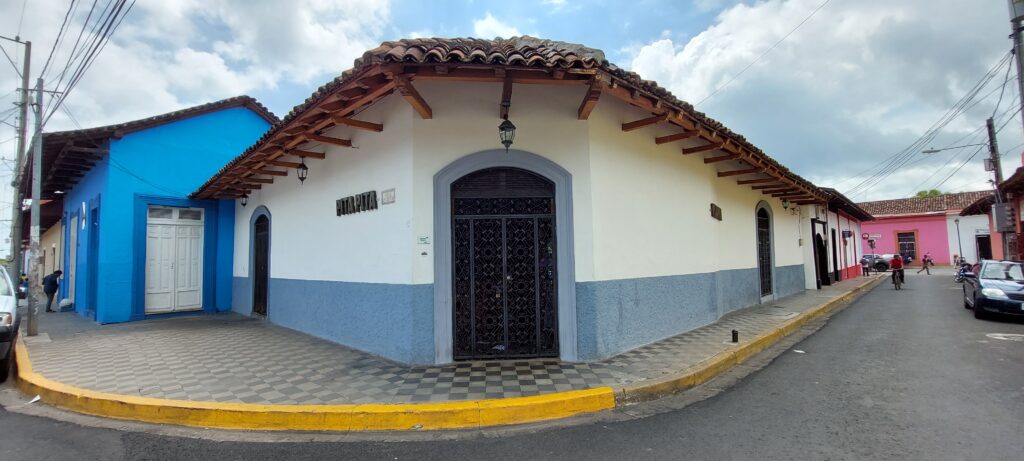 Corner Building  Colonial in Granada