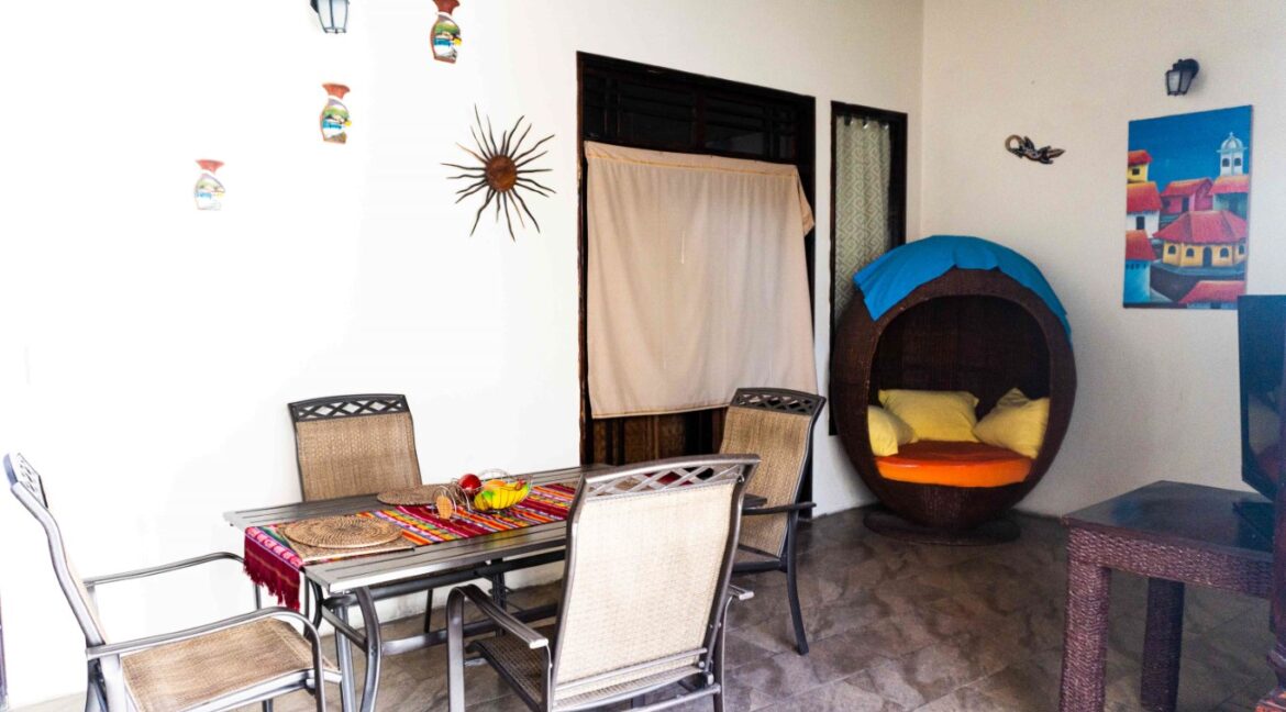 Granada-Nicaragua-Real-Estate--Casa-la-Oyada-Living-Room-3 (Medium)
