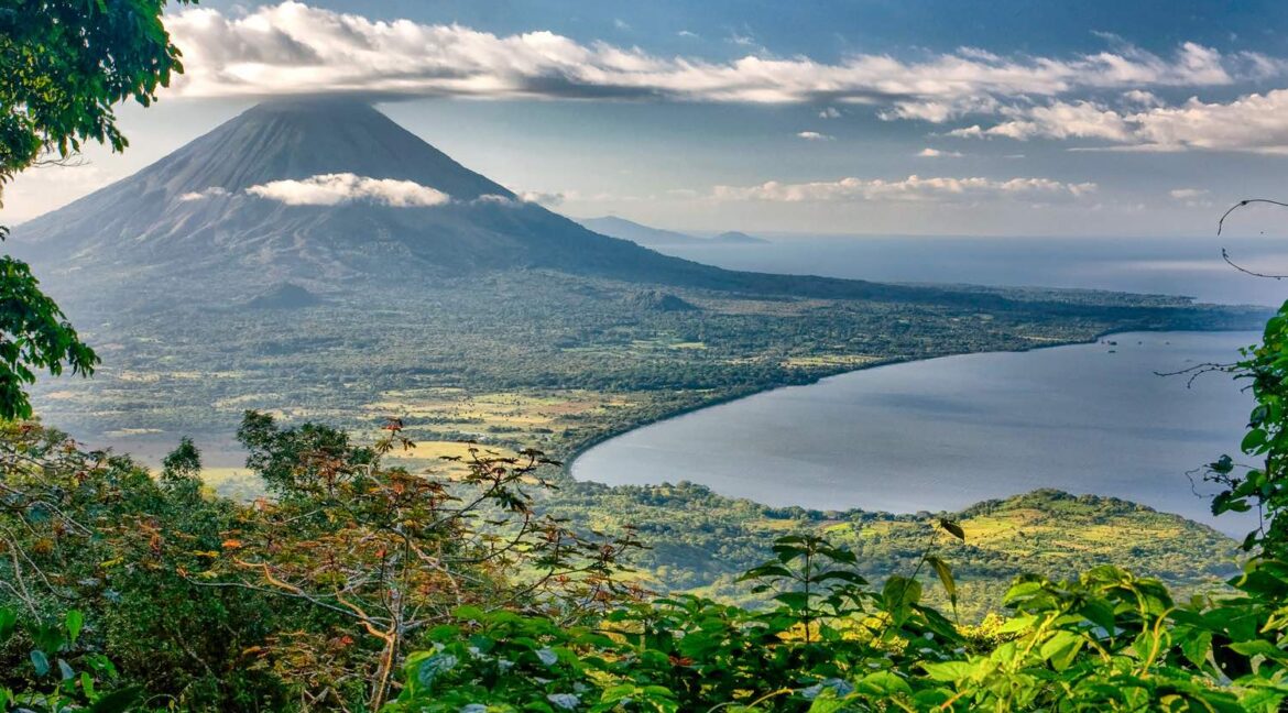 Private-Custom-Experiential-Travel-Nicaragua-Lake-Ometepe-Concepcion-1