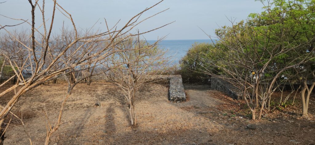 Beachfront lot in Playa Hermosa