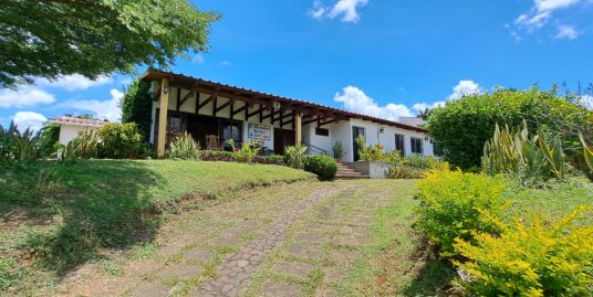 Beautiful 4 bedroom home with pool in Managua