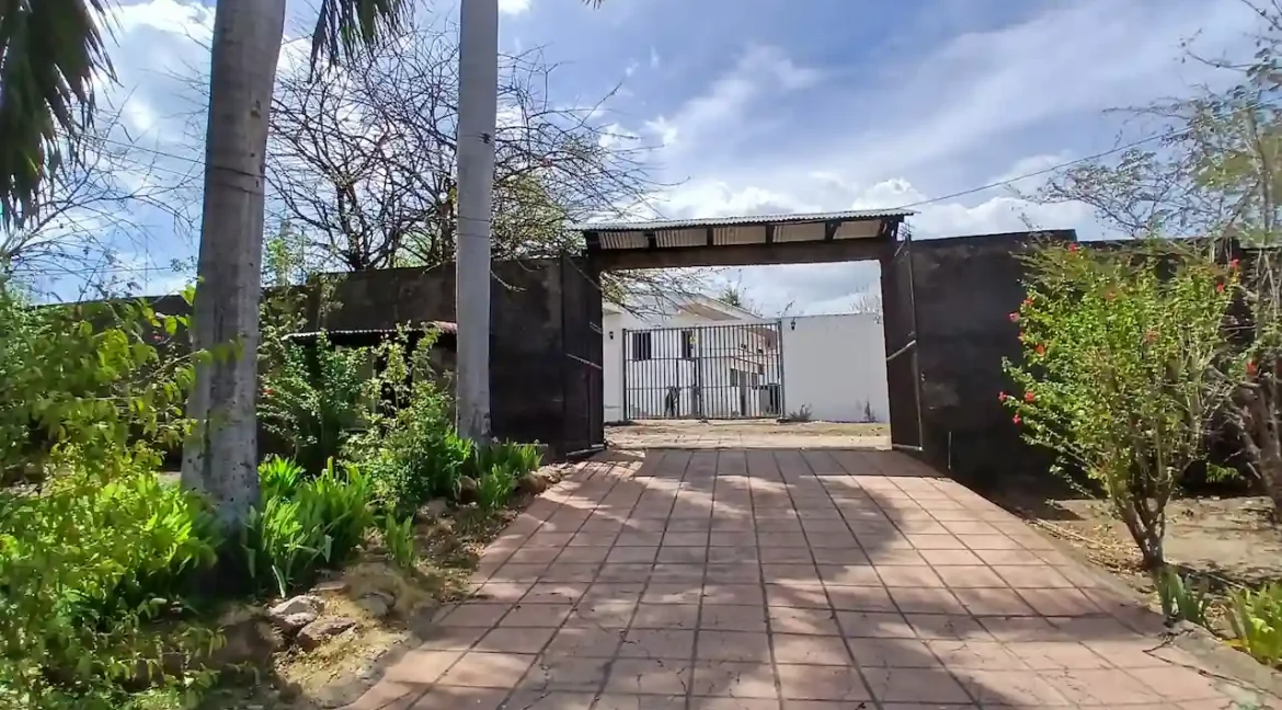 AMAZING 3 STORY OCEANVIEW HOME IN PONELOYA (27)