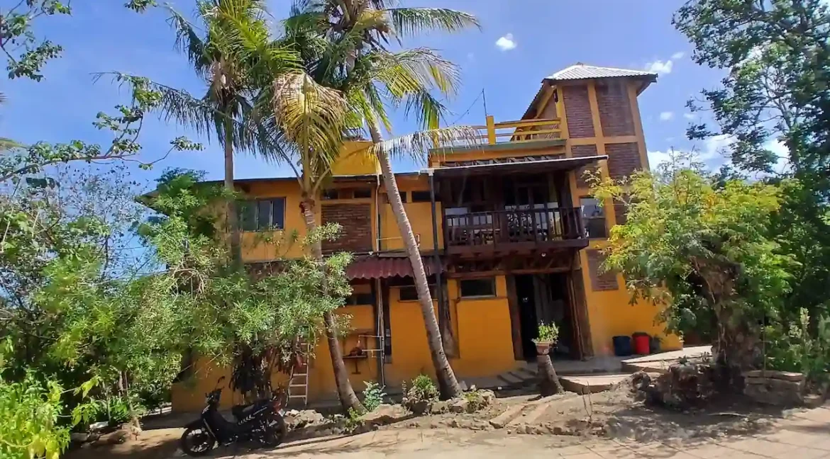 AMAZING 3 STORY OCEANVIEW HOME IN PONELOYA (31)