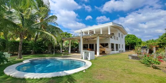 Oceanview Home just 100 meters from the Beach