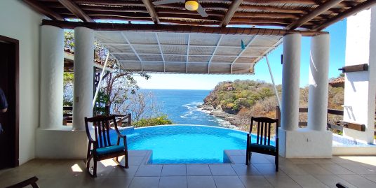 LUXURY BEACH HOUSE on Gigante Beach