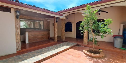 RENT MODERN COLONIAL WITH GARAGE IN LEON