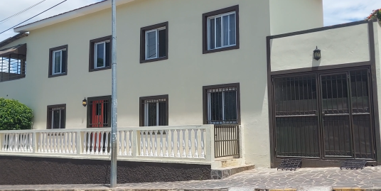 2 STORY AIRBNB PERFECT TOURIST LOCATION!