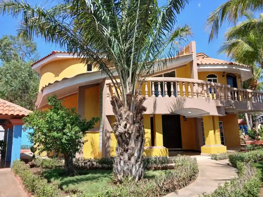 STUNNING HOME 300 METERS FROM MASACHAPA BEACH