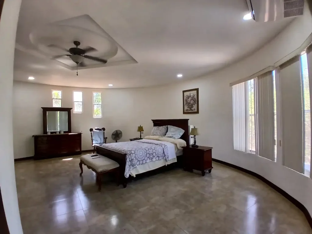 STUNNING HOME 300 METERS FROM MASACHAPA BEACH