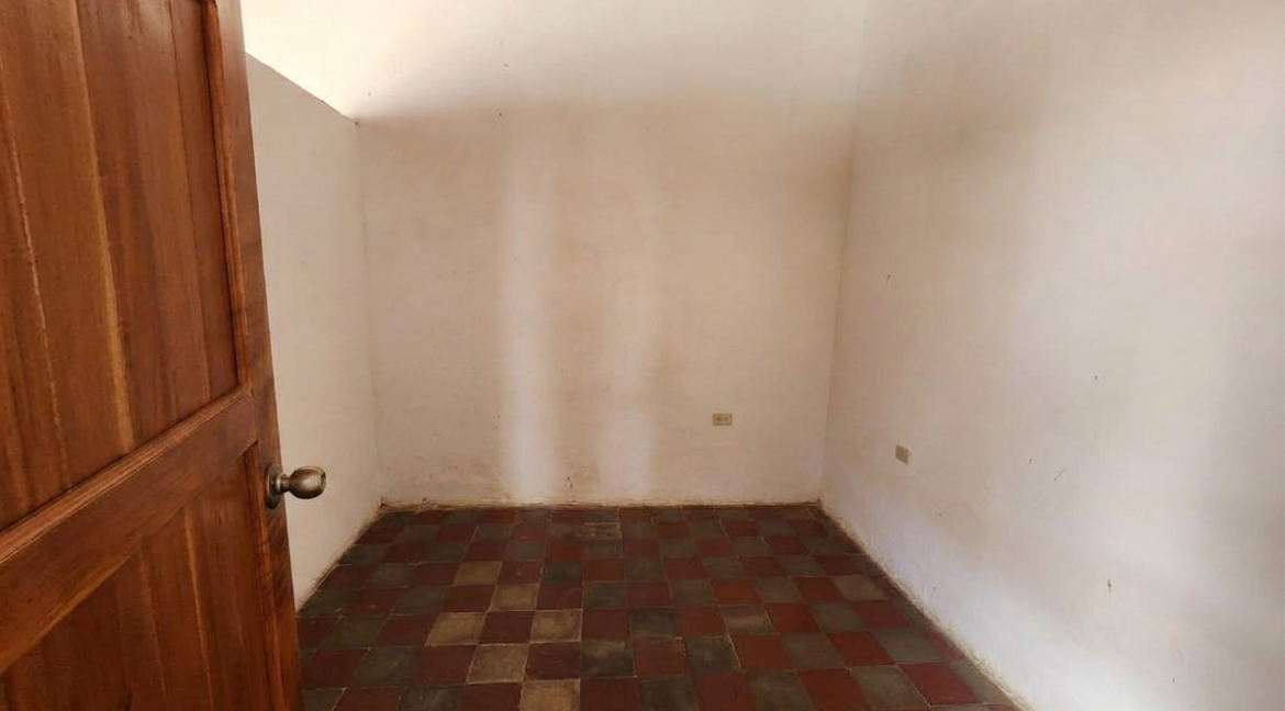 corner-colonial-house-bedroom-granada-nicaragua-1