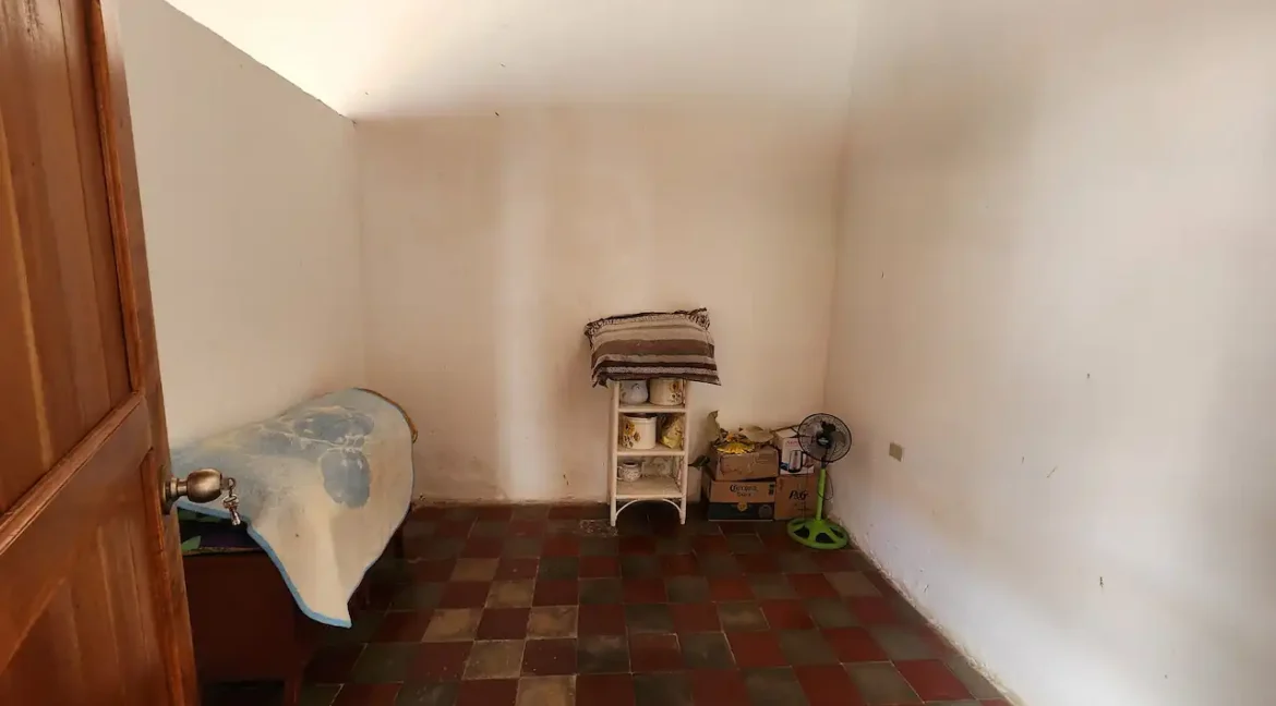 corner-colonial-house-bedroom-original-granada-nicaragua