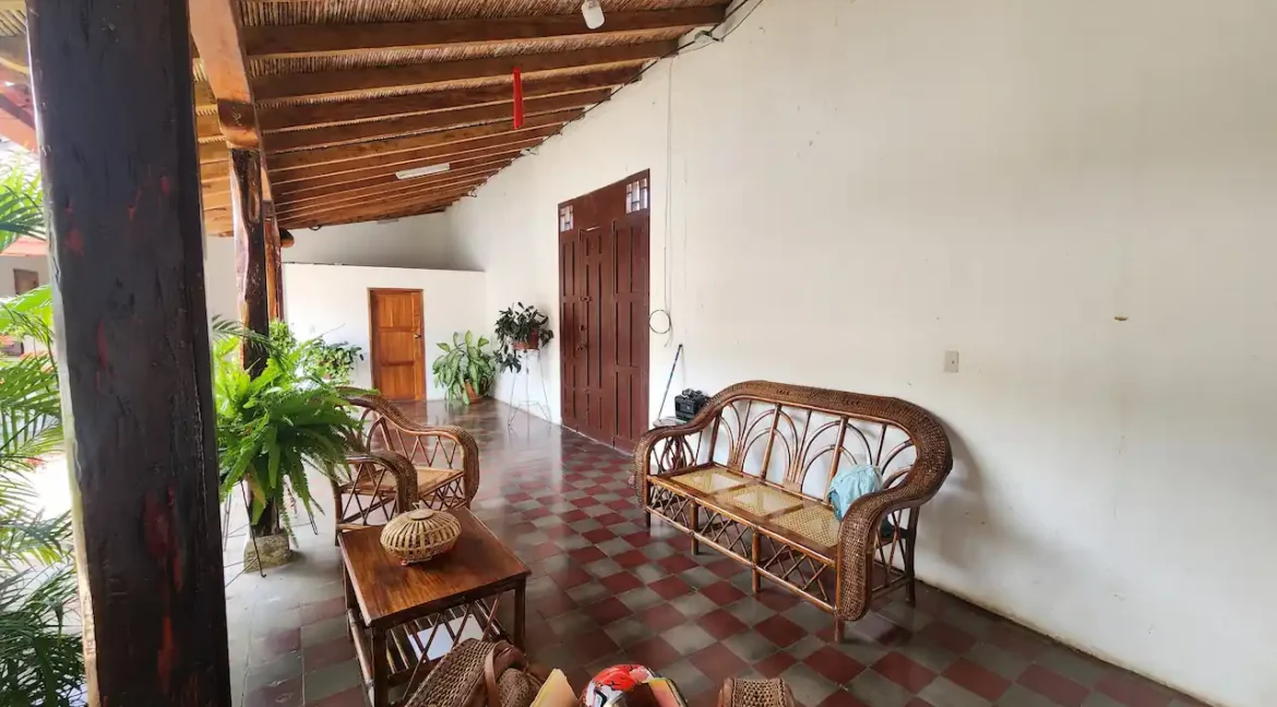 corner-colonial-house-garage-area-granada-nicaragua