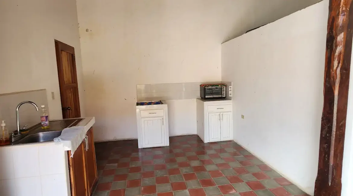 corner-colonial-house-kitchen-granada-nicaragua