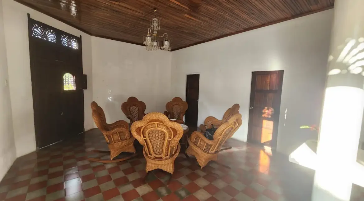corner-colonial-house-living-area-granada