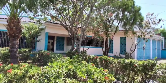 SPACIOUS 4-BEDROOM HOUSE WITH MASSIVE BACKYARD