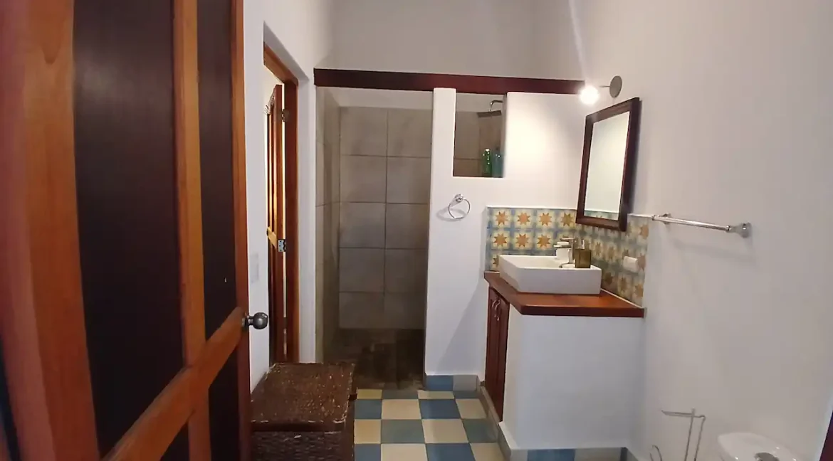 2-bedroom-colonial-home-for-sale-granada-nicaragua (21)