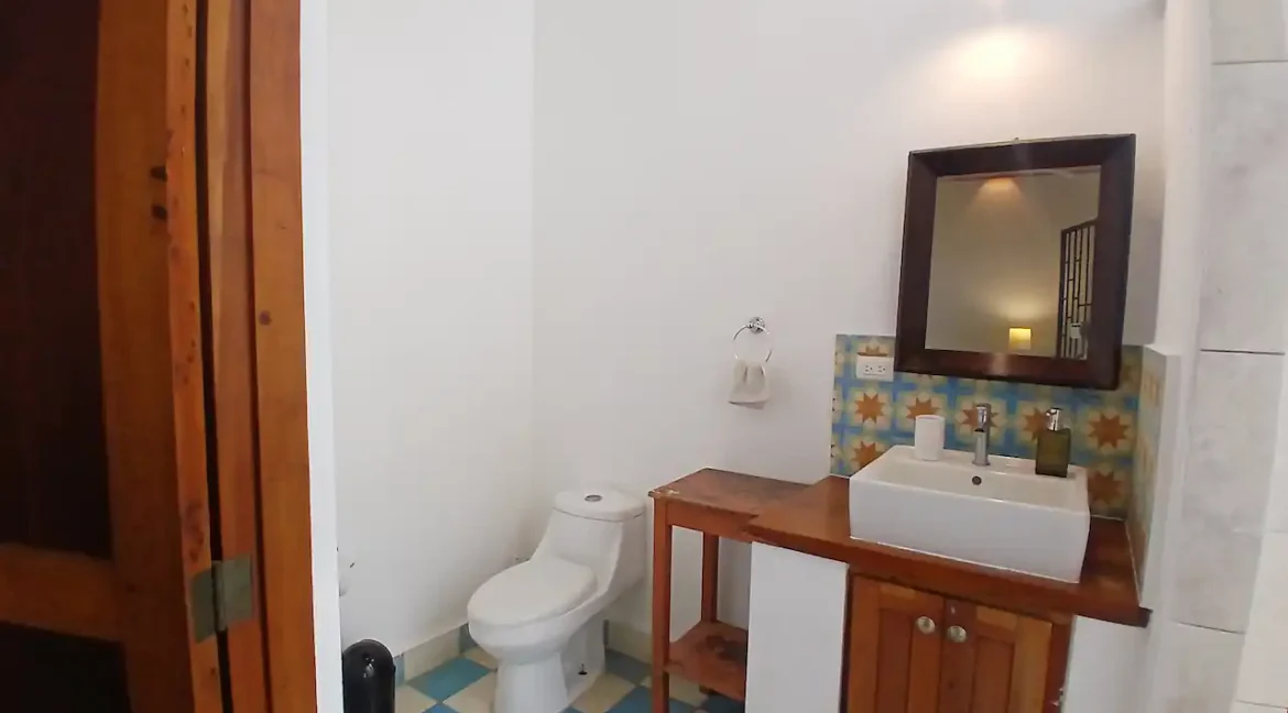 2-bedroom-colonial-home-for-sale-granada-nicaragua (25)