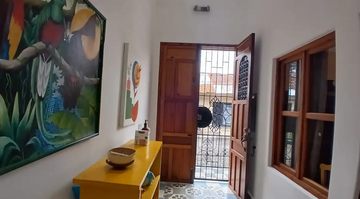 2-bedroom-colonial-home-for-sale-granada-nicaragua (7)