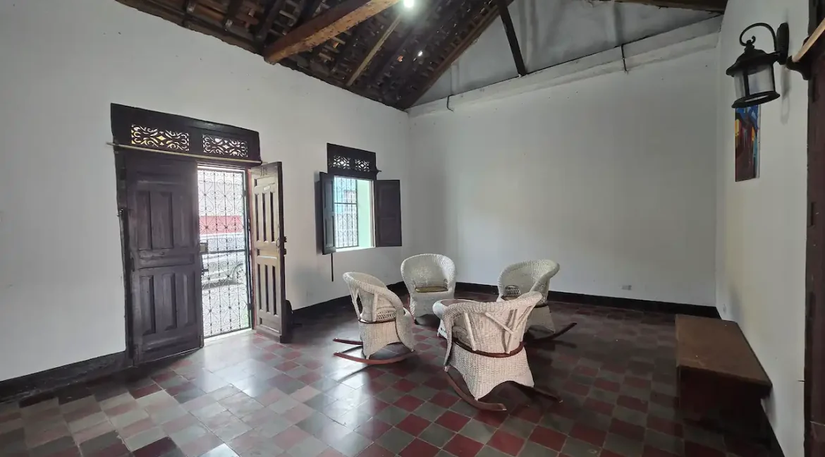 renovated-colonial-home-granada-nicaragua-for-sale-real-estate (2)