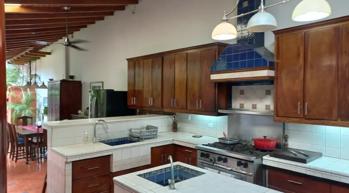 stunning-colonial-home-for-sale-granada-nicaragua (14)